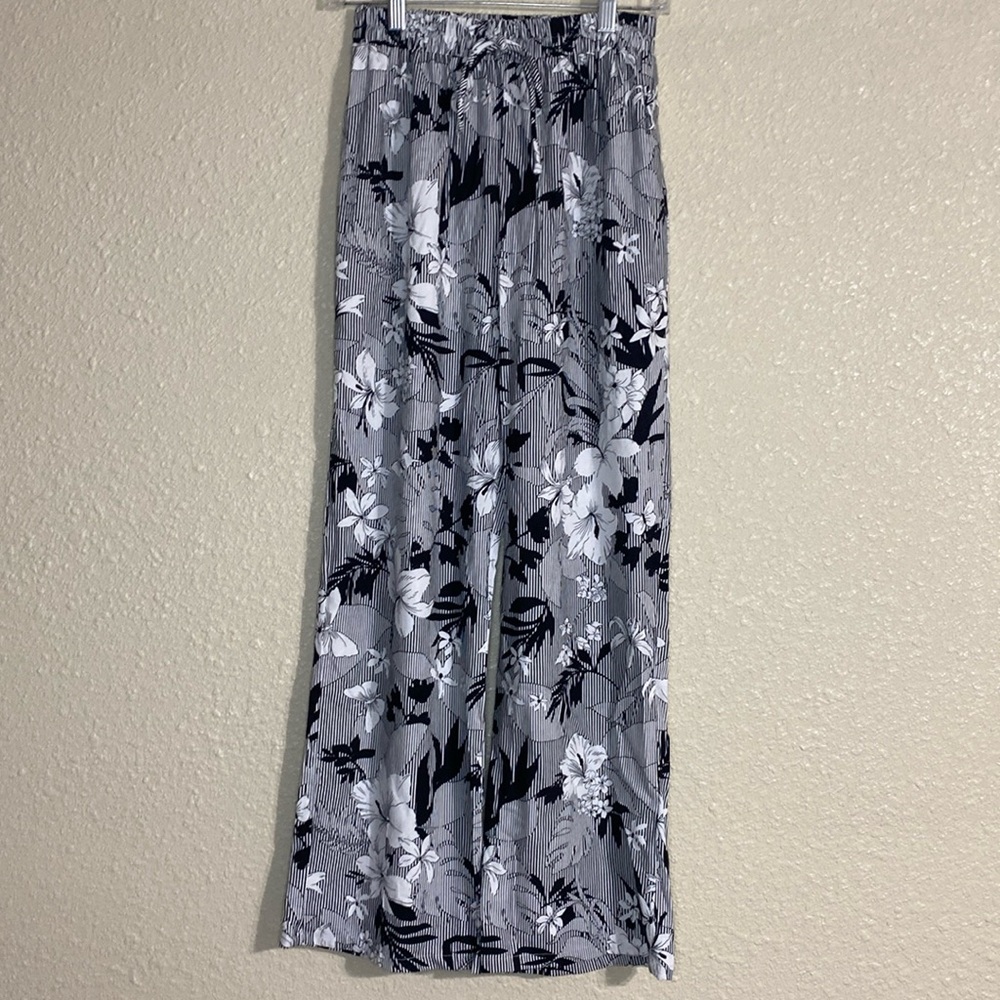 Monteau Brand Pants Floral Pattern NWOT Size S